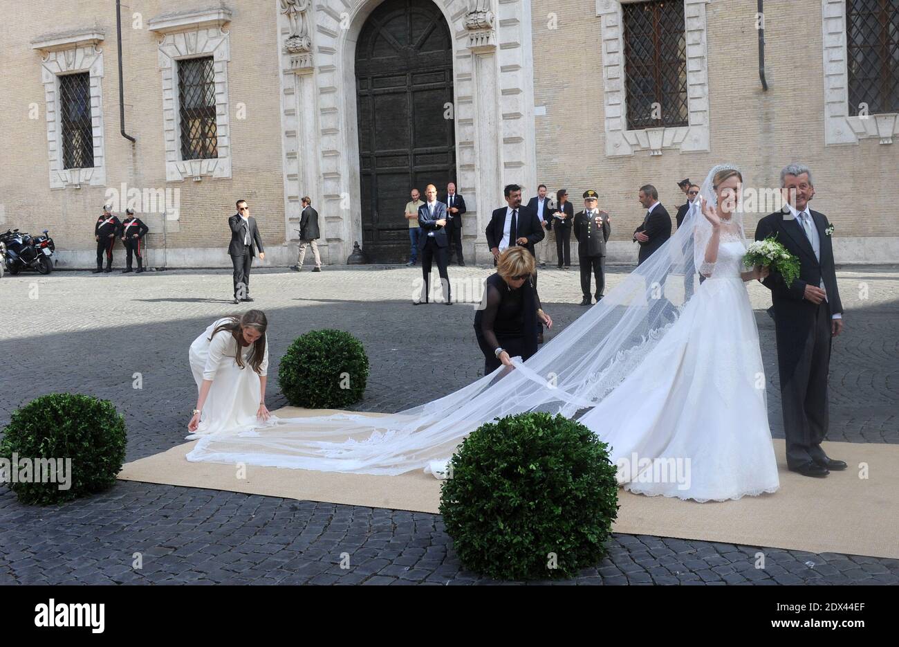 The bride Elisabetta Rosboch von Wolkenstein arrives with her father ...