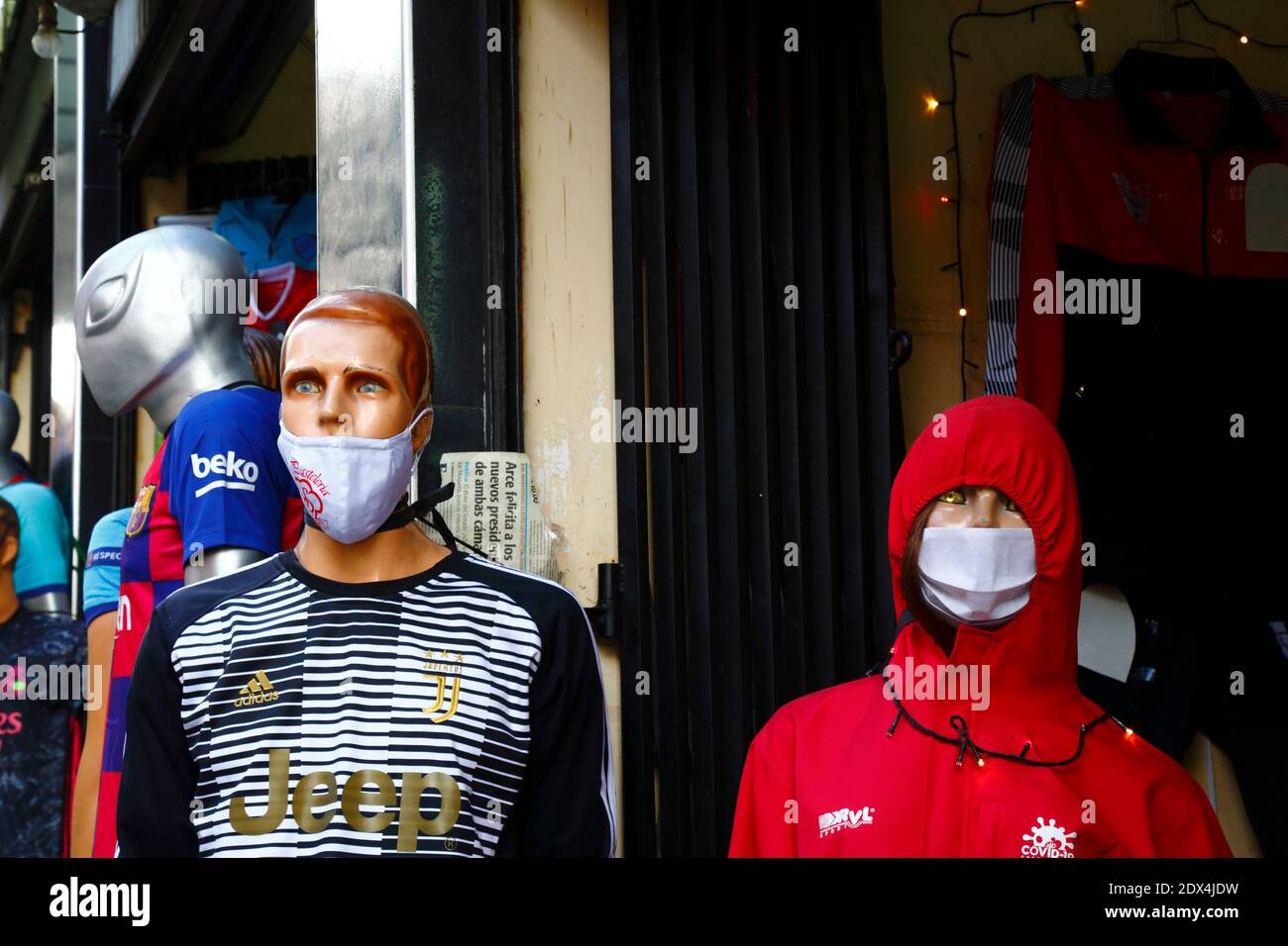 Mannequin Wearing Face Mask High Resolution Stock Photography And Images Alamy