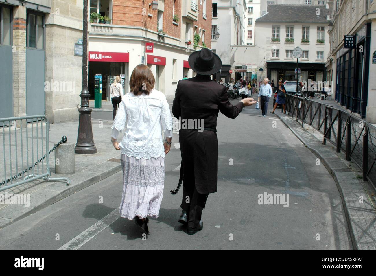 Daily life in Rue des Rosiers (street of the rosebushes), in the Marais  district, 4th arrondissement of Paris, France, on August 09, 2014. Photo by  Alain Apaydin/ABACAPRESS.COM Stock Photo - Alamy