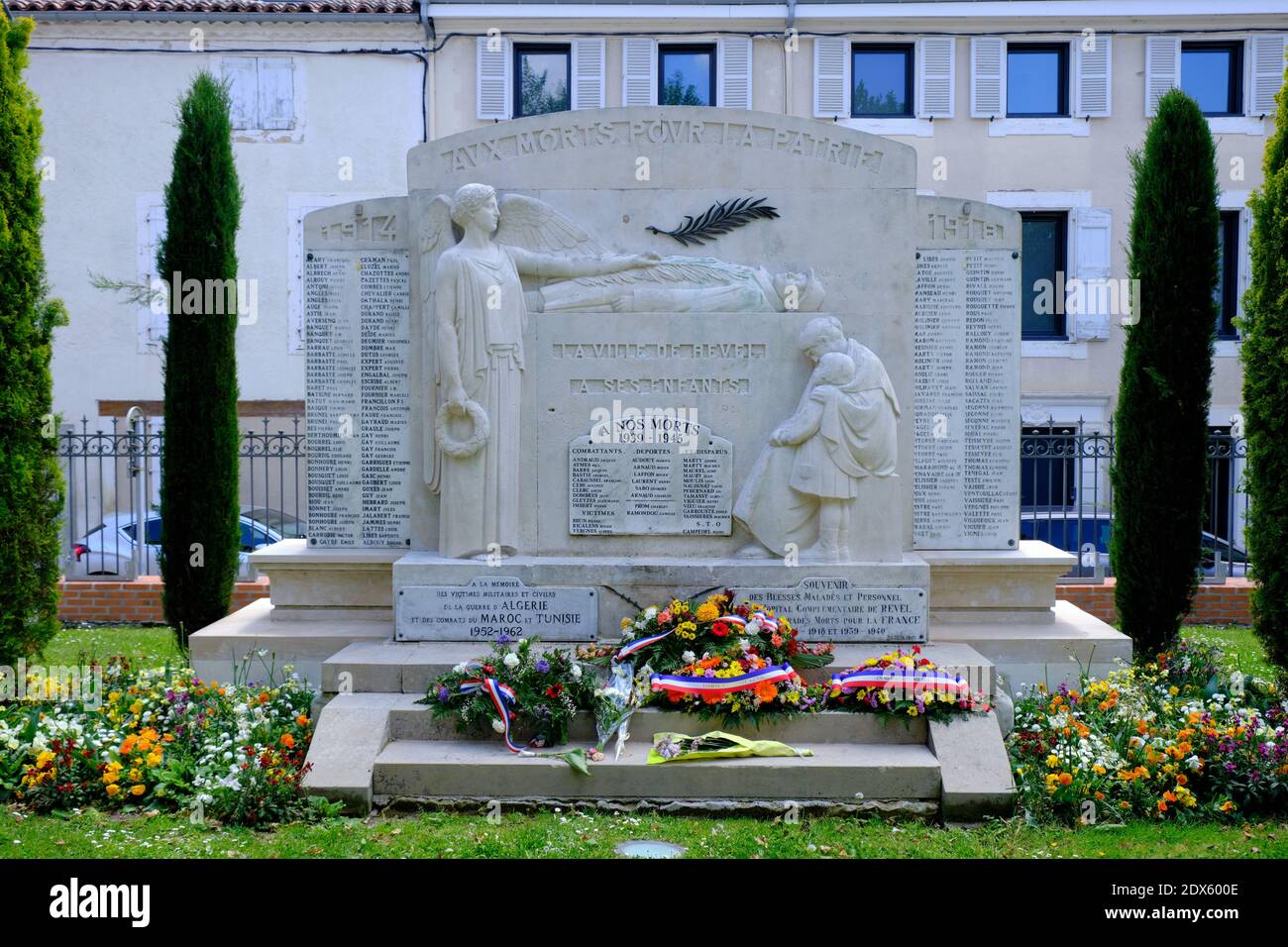 Revel Haute Garonne Monument Aux Morts War Memorial Statue Stock 