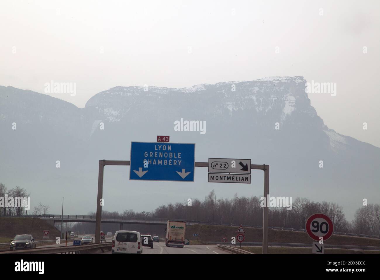 Panneaux : A43 Lyon Grenoble Chambéry et Sortie 22 Montmélian. Sur l'autoroute A43 en direction de Chambéry Stock Photo