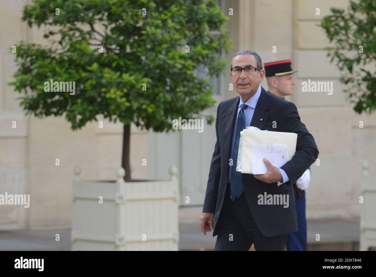 British-Iranian collector Nasser Khalili arrives for a dinner for Saudi