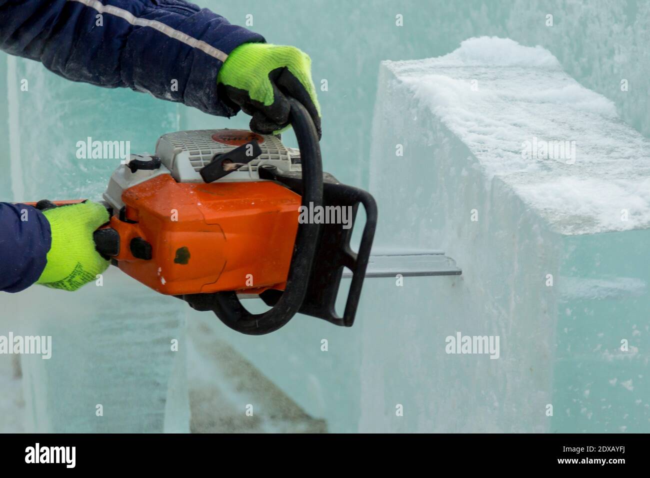 Cutting ice hires stock photography and images Alamy