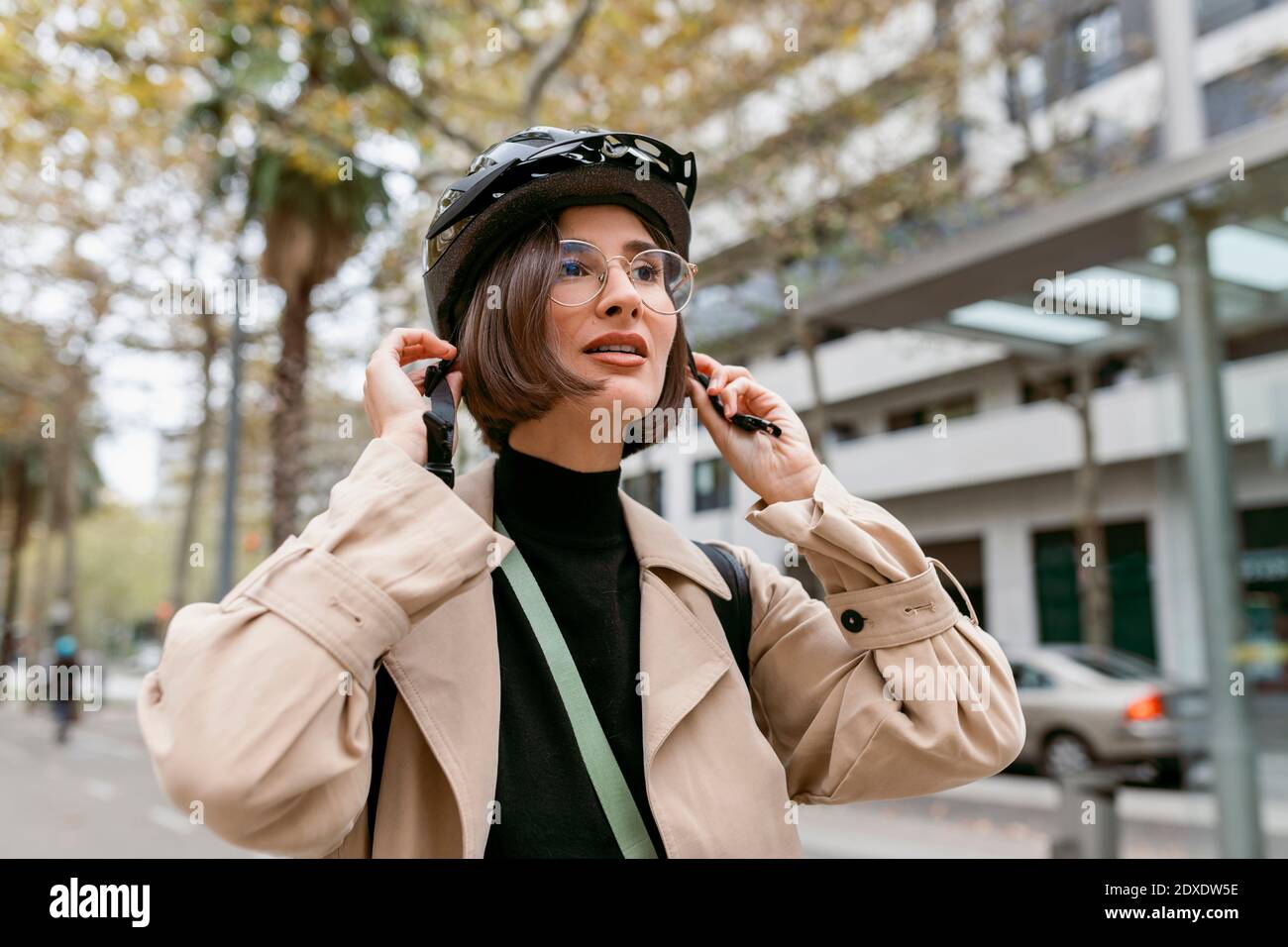 Woman helmet city hi-res stock photography and images - Alamy