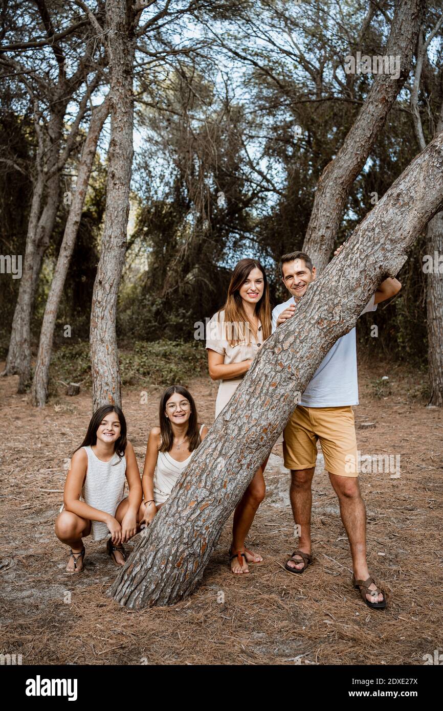 Family father mother child tree hi-res stock photography and images - Alamy