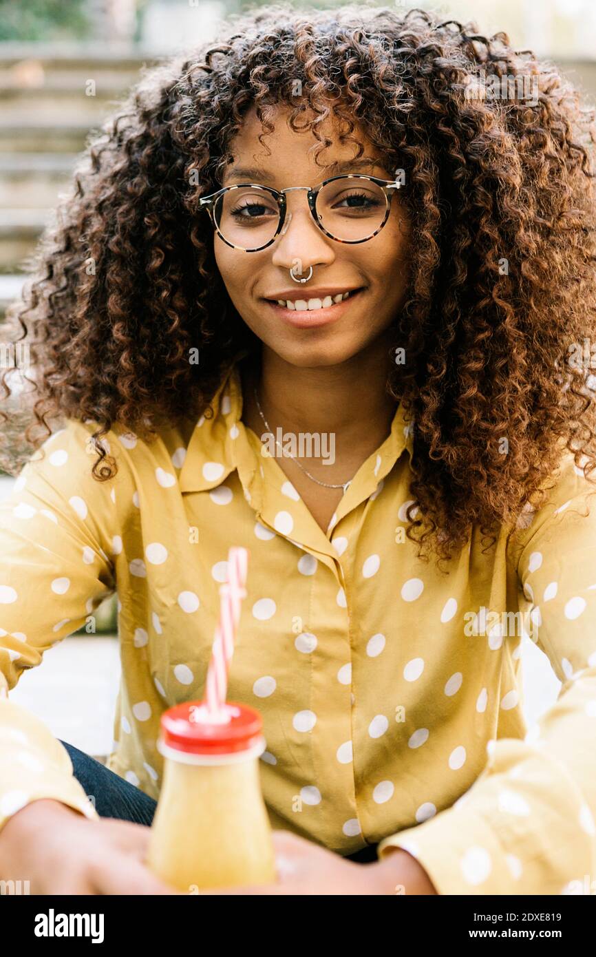 Curly hair and woman hi-res stock photography and images - Alamy