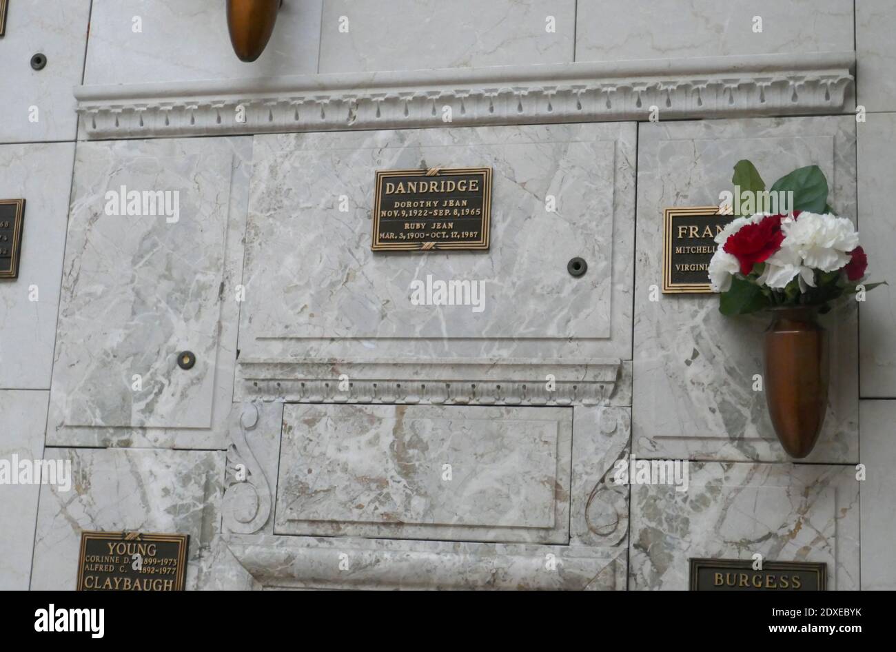 Dorothy dandridge grave hi-res stock photography and images - Alamy