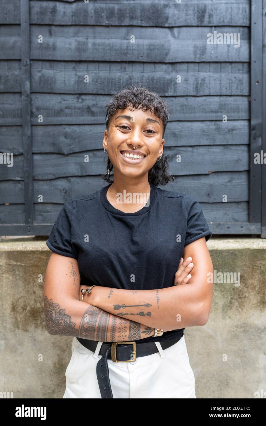 Yard yards crossed hires stock photography and images Alamy