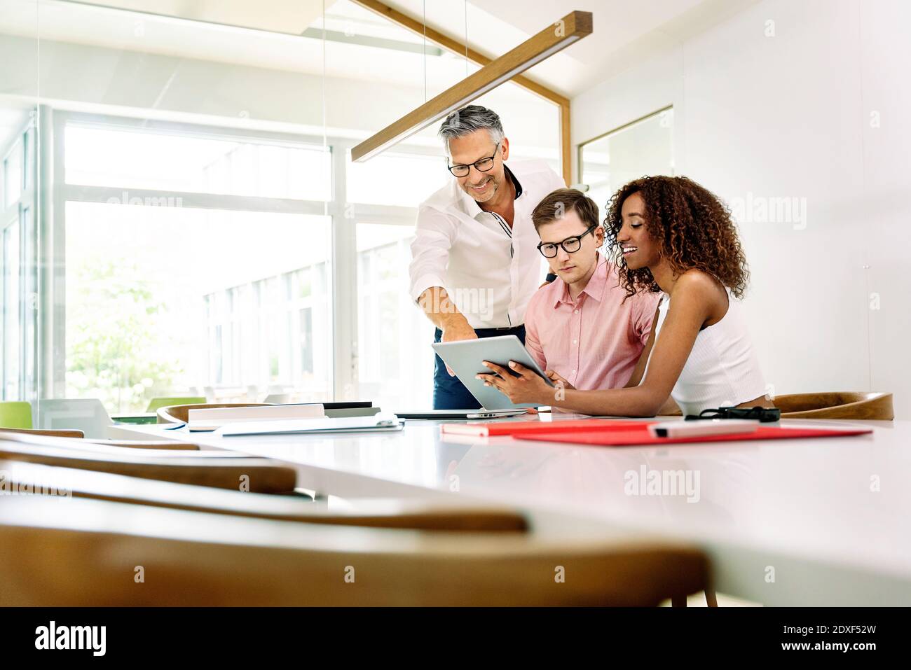 Boardroom people hi-res stock photography and images - Alamy