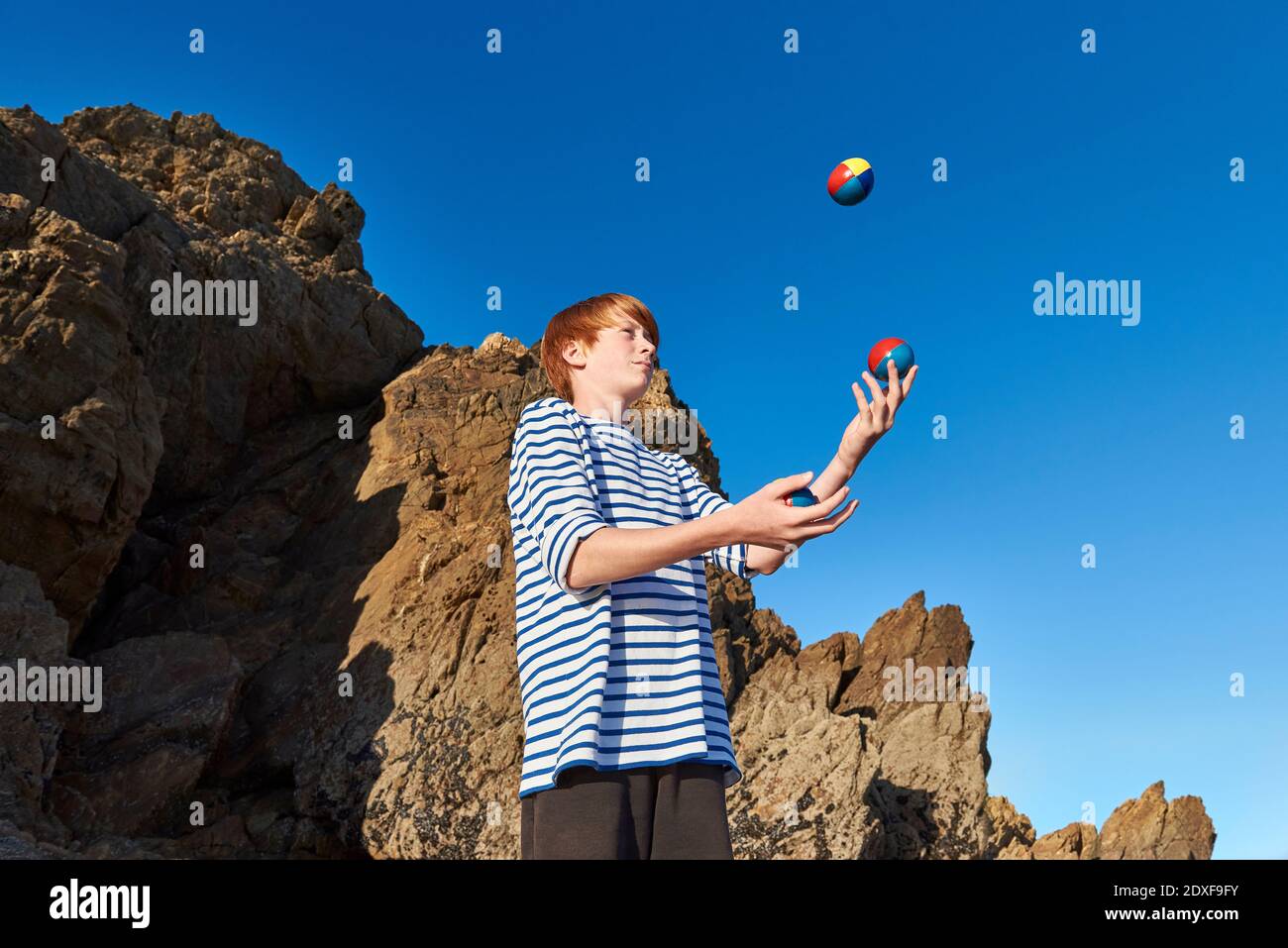 People beach balls hires stock photography and images Alamy