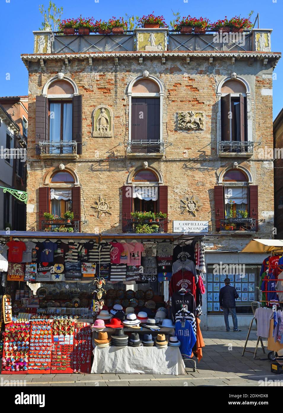 Antique market venice italy hi-res stock photography and images - Alamy
