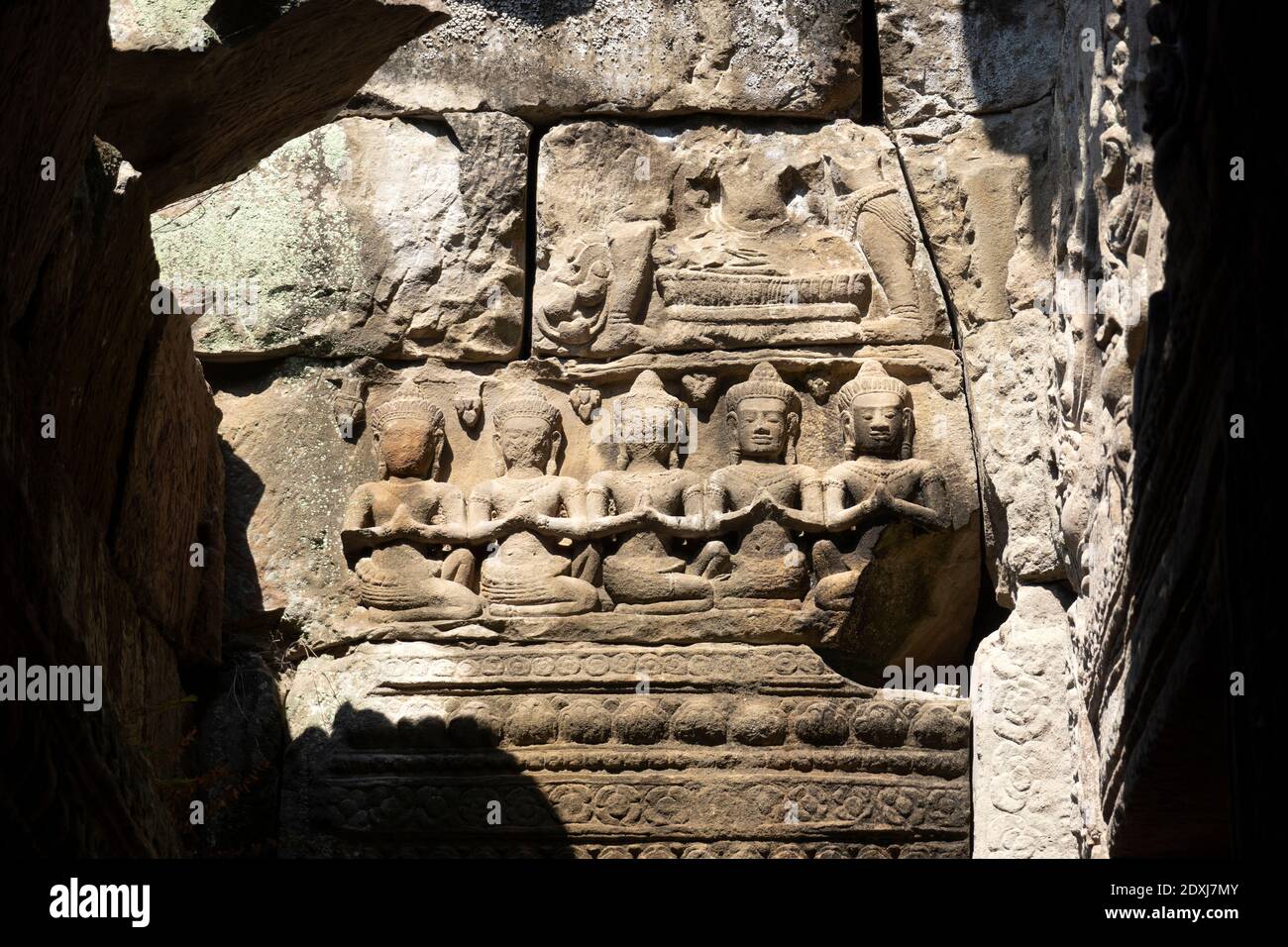 Bas-relief on the walls of Preah Khan temple Stock Photo