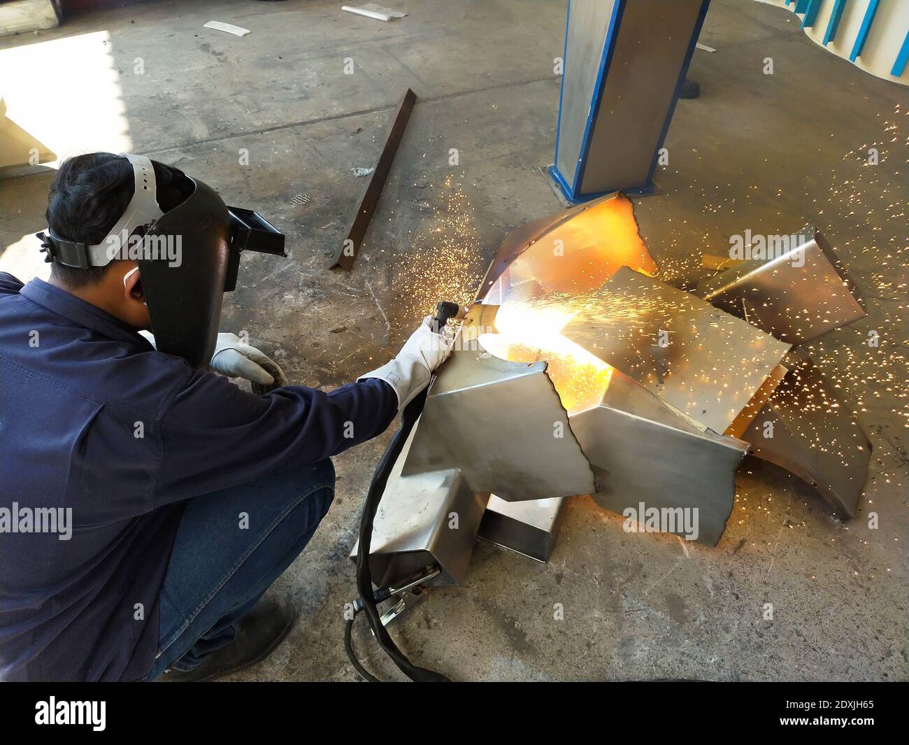 Man holding blow torch hi-res stock photography and images - Alamy