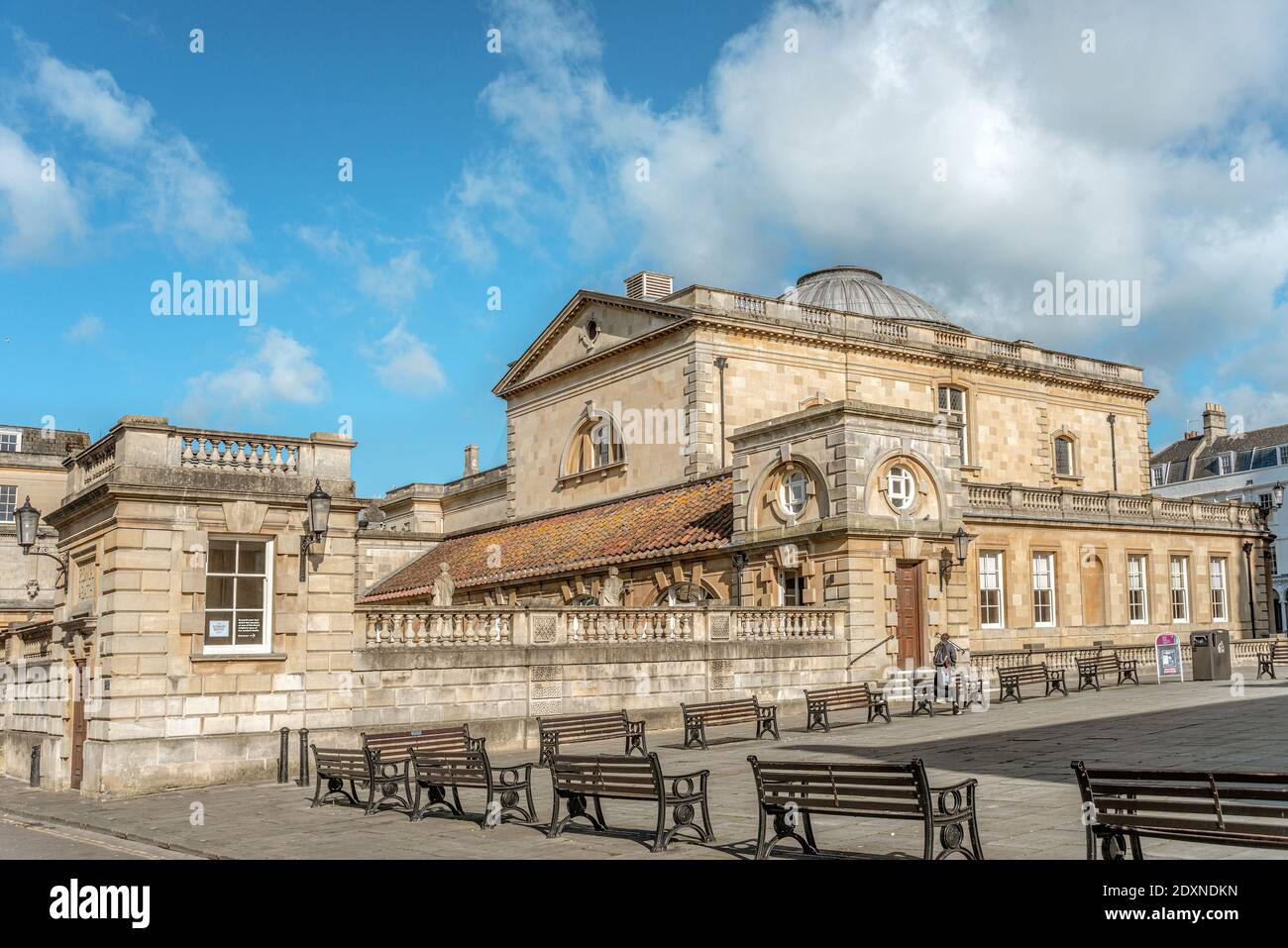 The exterior of the Roman Baths complex, in the city center of Bath, Somerset, England Stock Photo