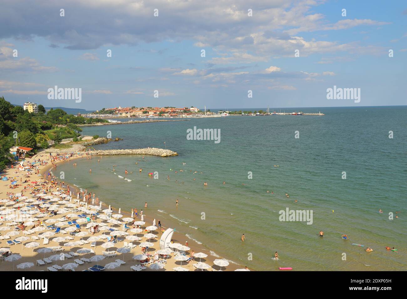 BULGARIA, BURGAS PROVINZ, NESSEBAR - 04. AUGUST 2019: View from the south beach to the old town of Nessebar. Stock Photo