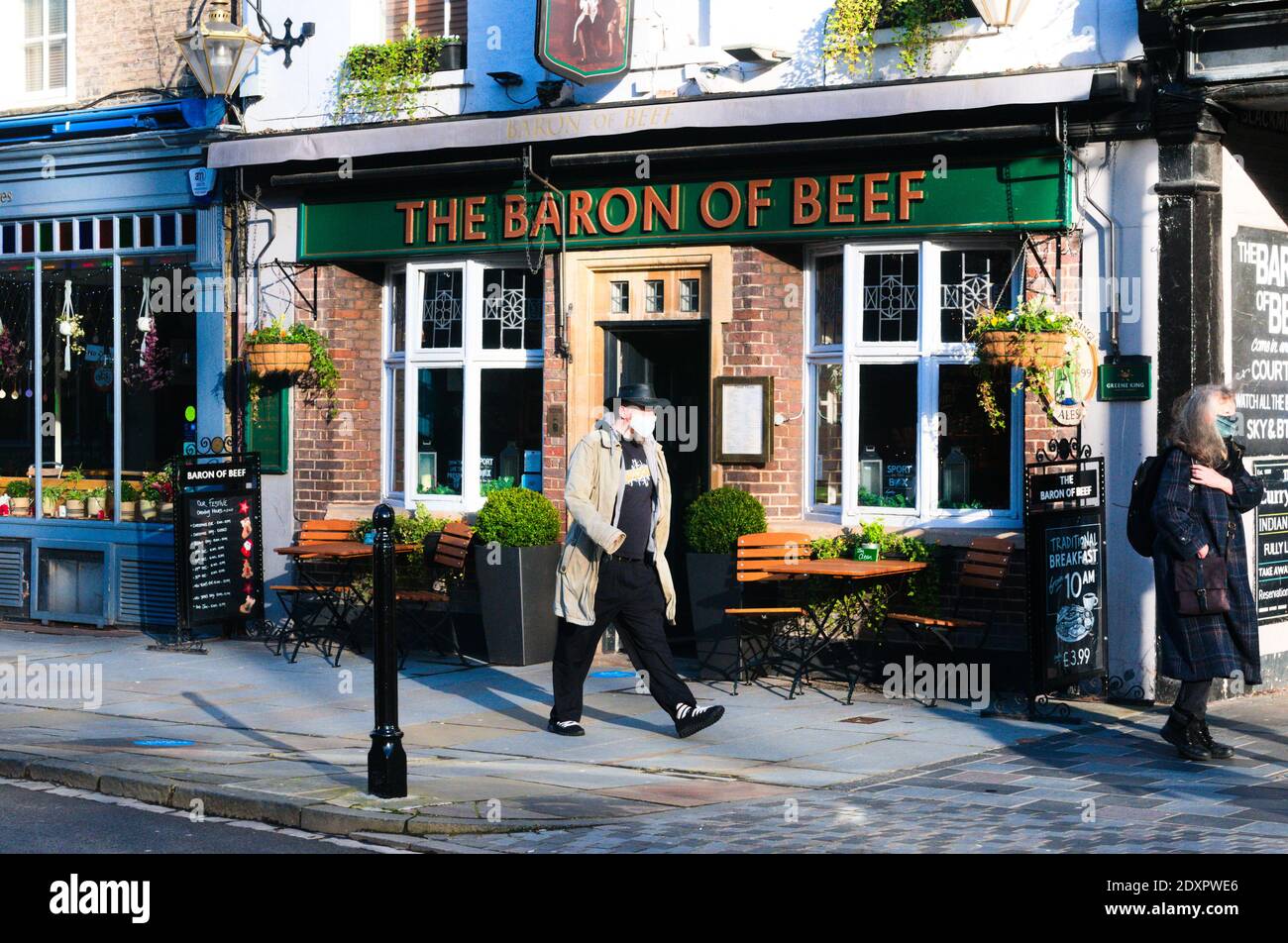 Cambridge , UK, 24-12-2020, Pubs open for last time before tier 4 rules  comes into force on Boxing day Stock Photo