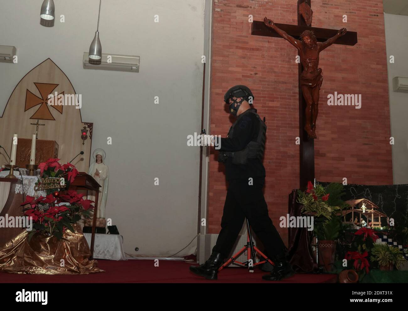 Malang East Java Indonesia 24th Dec 2020 Police Officers Check The Safety Of The Church In Muslim Majority Indonesia S Malang City East Java Indonesia On December 24 2020 Indonesian Police Conduct More Stringent Safeguards