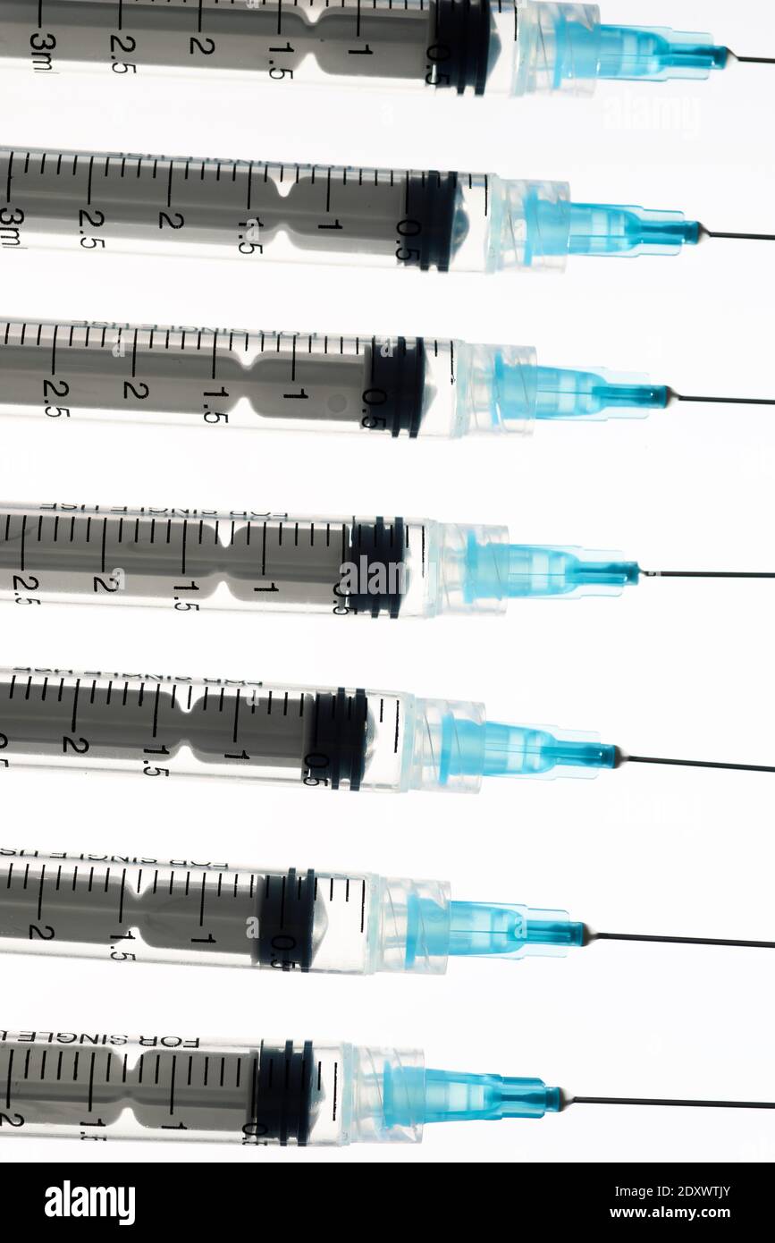 Row blue syringes hi-res stock photography and images - Alamy