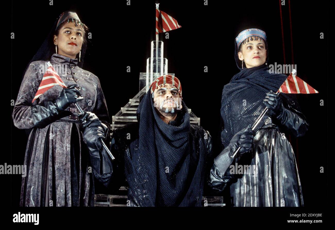 l-r: Lolita Chakrabarti (Goneril), Ben Thomas (King Lear), Cathy Tyson (Regan) in KING LEAR by Shakespeare at the Cochrane Theatre, London WC1  18/03/1994  a Talawa Theatre Company production  design: Ellen Cairns   director: Yvonne Brewster Stock Photo