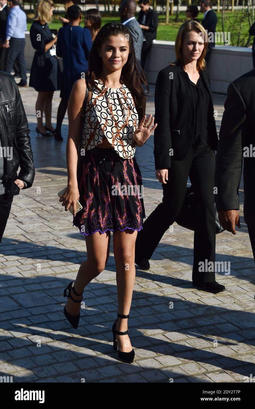Selena Gomez – Louis Vuitton Spring 2015 Front Row