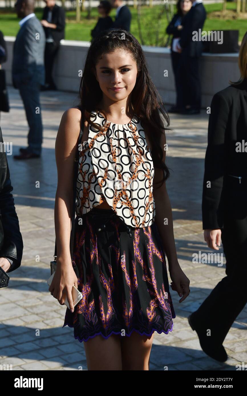 Selena Gomez arriving for Louis Vuitton Spring-Summer 2015 Ready-To-Wear  collection show held at Fondation Louis Vuitton in Paris, France, on  October 1, 2014. Photo by Laurent Zabulon/ABACAPRESS.COM Stock Photo - Alamy