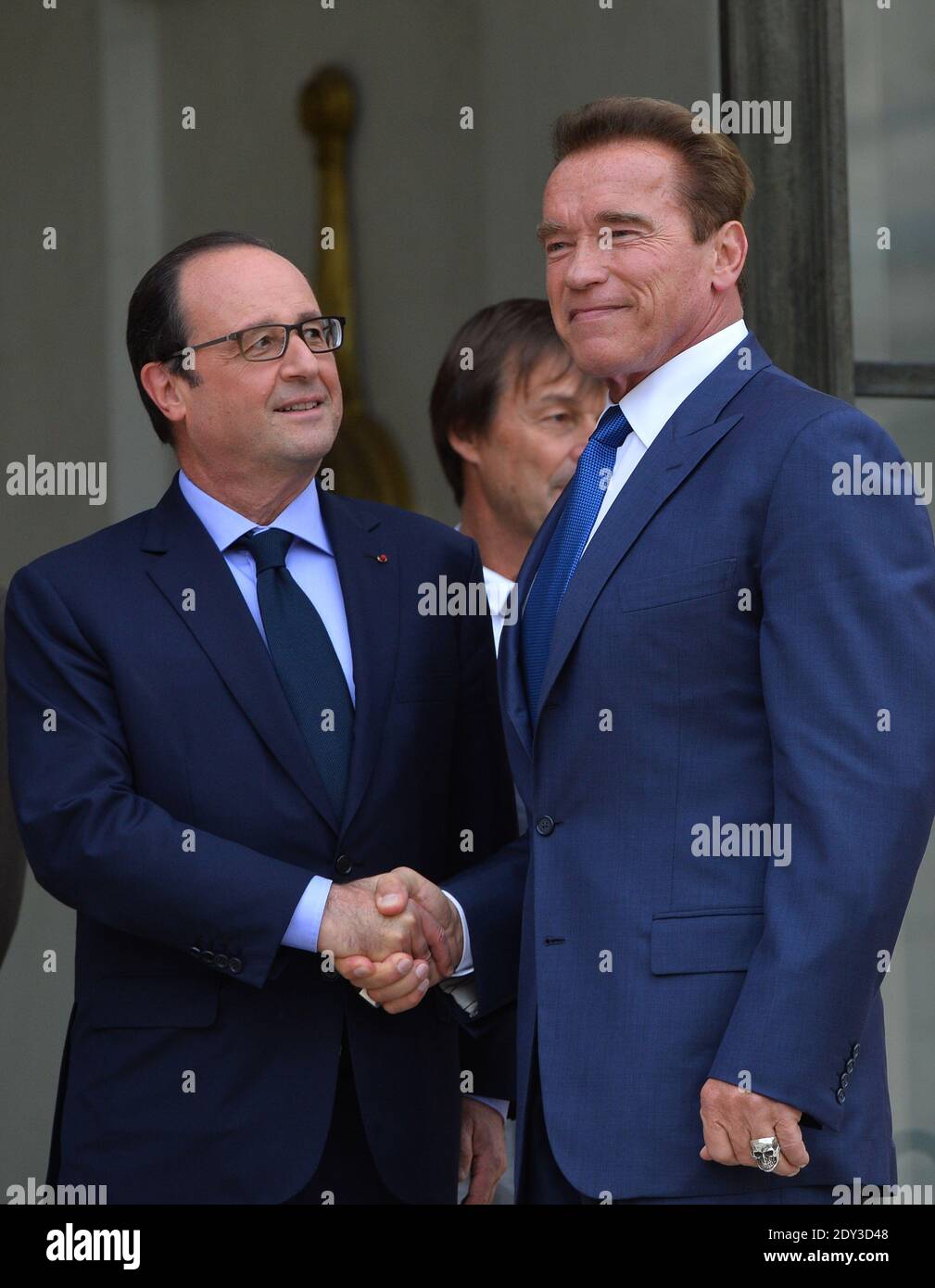 French President Francois Hollande shakes hands with former California Governor Arnold Schwarzenegger on the steps of the Elysee Palace in Paris, France on October 10, 2014. Schwarzenegger came to Paris in his capacity as head of the R20 environmental group, which lobbies governments to do more to combat climate change. Photo by Christian Liewig/ABACAPRESS.COM Stock Photo