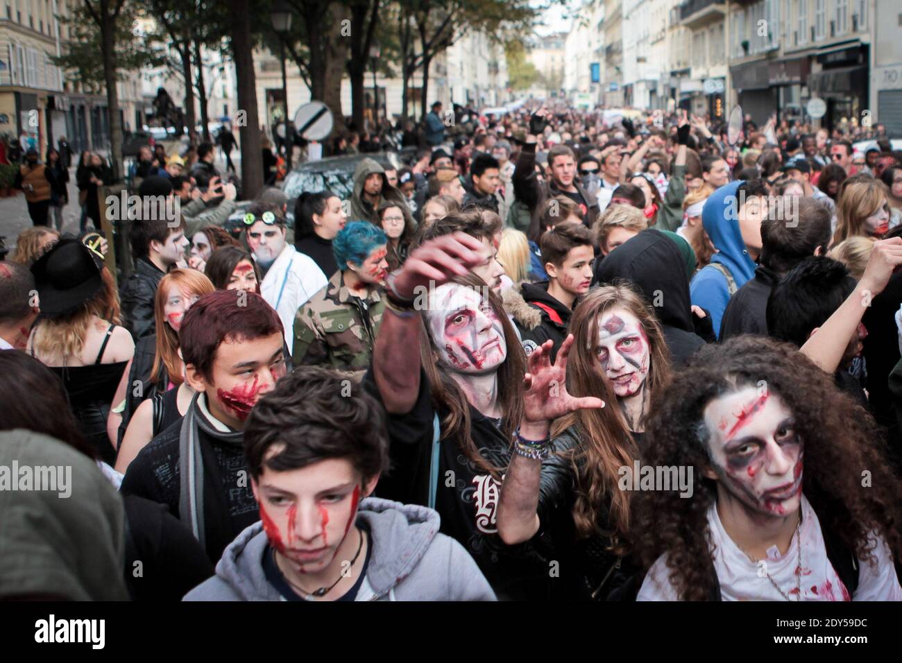 00 People Zombies Undead Werewolves Gathered In Paris France On November 8 14 For The Zombie Walk During Walk Zombie Day Photo By Audrey Poree Abacapress Com Stock Photo Alamy 00 People Zombies Undead Werewolves Gathered In Paris France On November 8 14 For The Zombie Walk During Walk Zombie Day Photo By Audrey Poree Abacapress Com Stock Photo Alamy