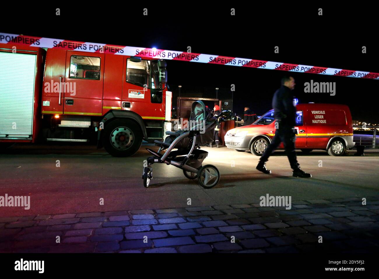 Homme Et Enfant High Resolution Stock Photography And Images Alamy