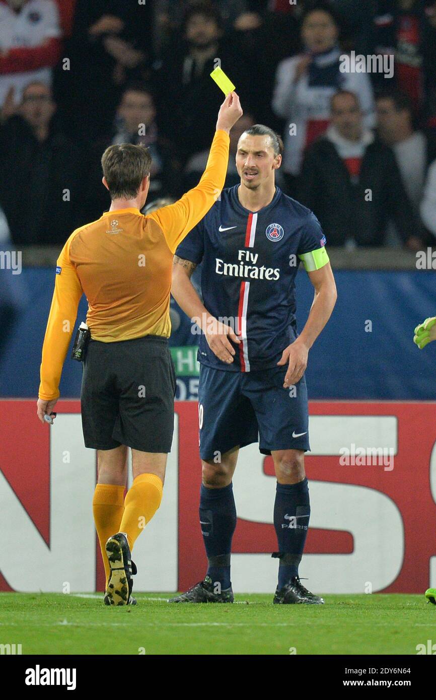 petit fanion )) PSG V DYNAMO KIEV * C. EUROPE C3 2008/2009