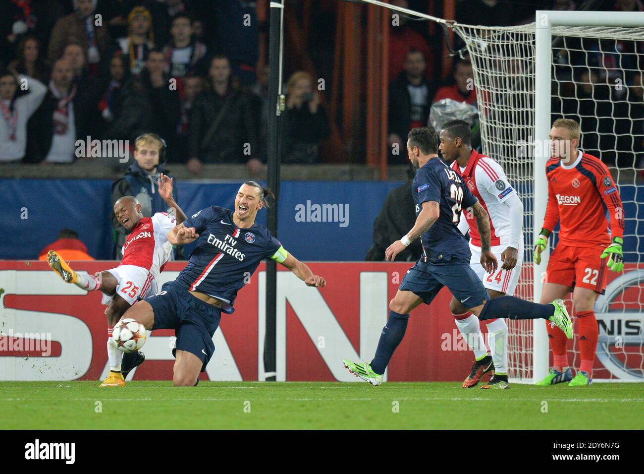 Fanion Match PSG Vs Ajax Amsterdam - Ligue Des Champions 2013/2014