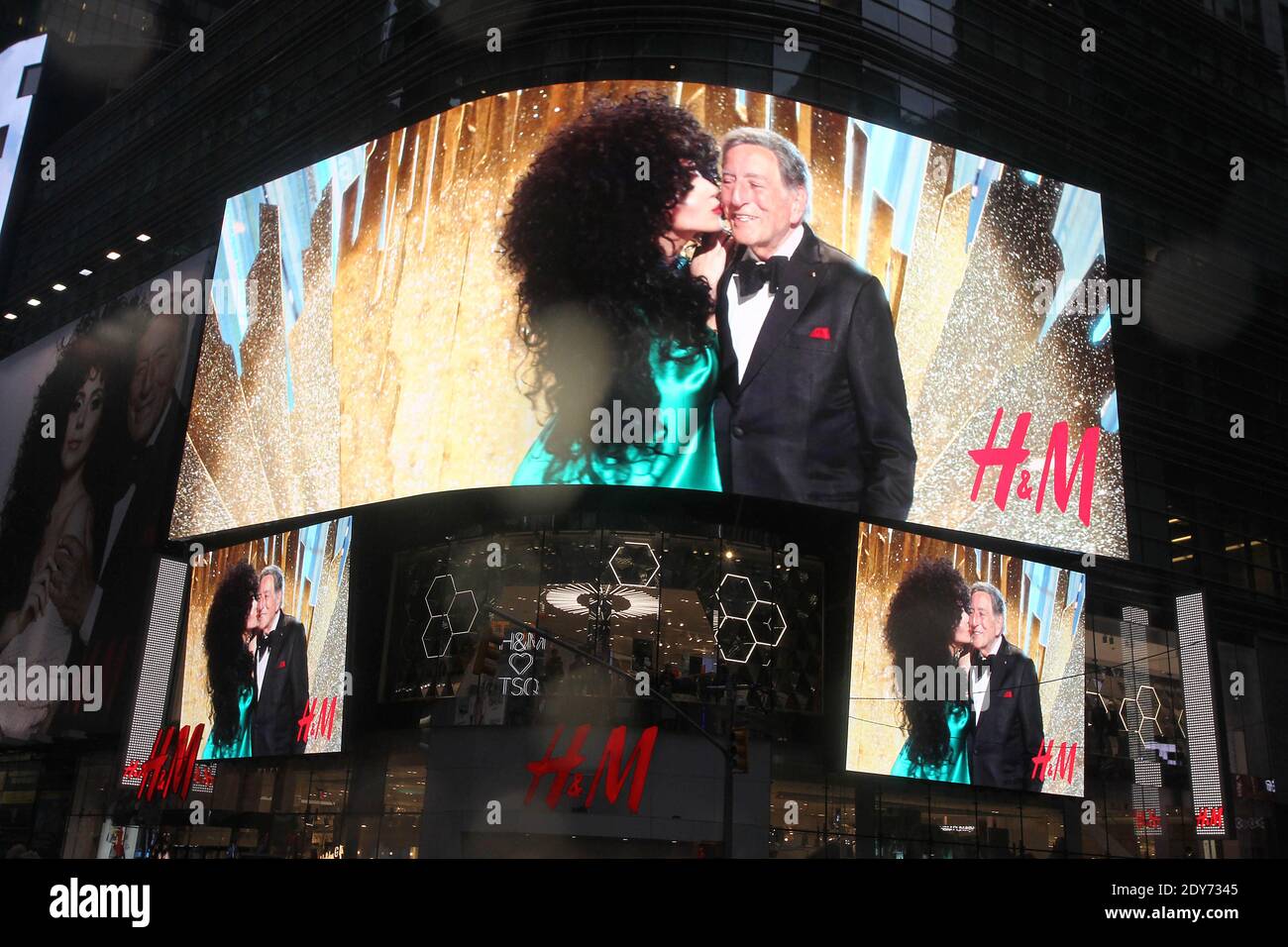 Giant Billboard On H M Store With Singer Lady Gaga And Tony Bennett To Celebrate Christmas Holiday
