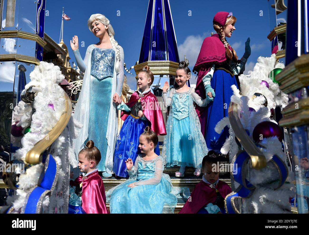 Anna Frozen 2 Disney Princess Music Art Arendelle Kristen Bell Movie Gifts For Her Disneyworld Artwork Painting Home Decor Wall Art CANVAS