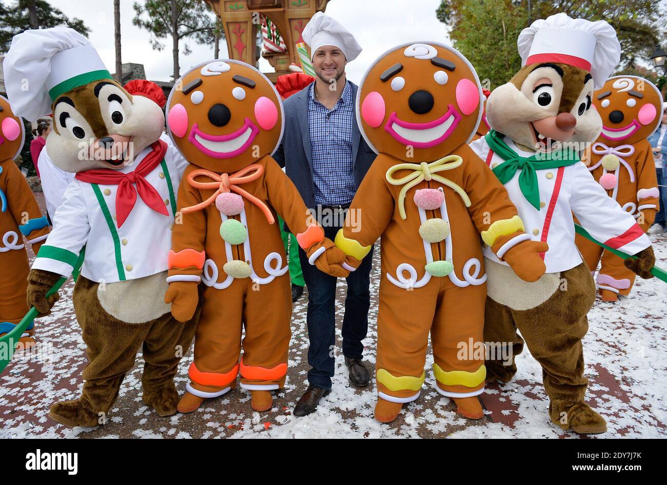2022 Tebow Christmas Card Espn And Sec Network Personality Tim Tebow Poses With Chip, Dale And  Several Gingerbread Men While Taking A Break From Taping The Disney Parks  Frozen Christmas Celebration Tv Special In Magic Kingdom