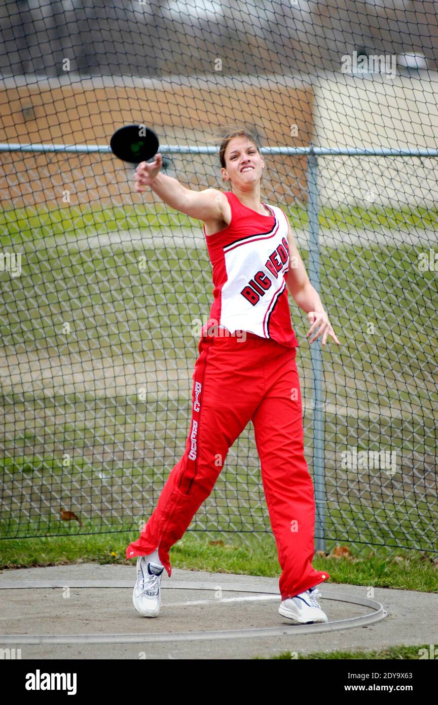 Athlete discus throw athletics discus hires stock photography and