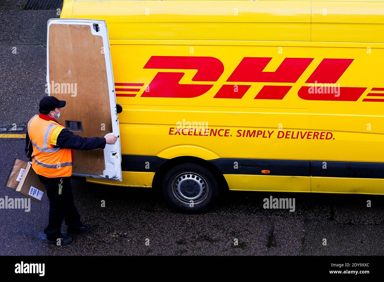 Delivery driver london hi-res stock photography and images - Page 4 - Alamy