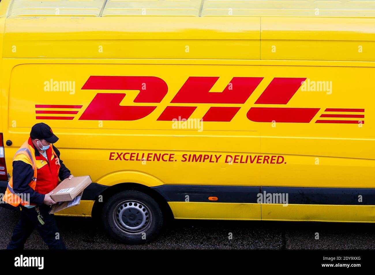 Delivery driver london hi-res stock photography and images - Page 4 - Alamy
