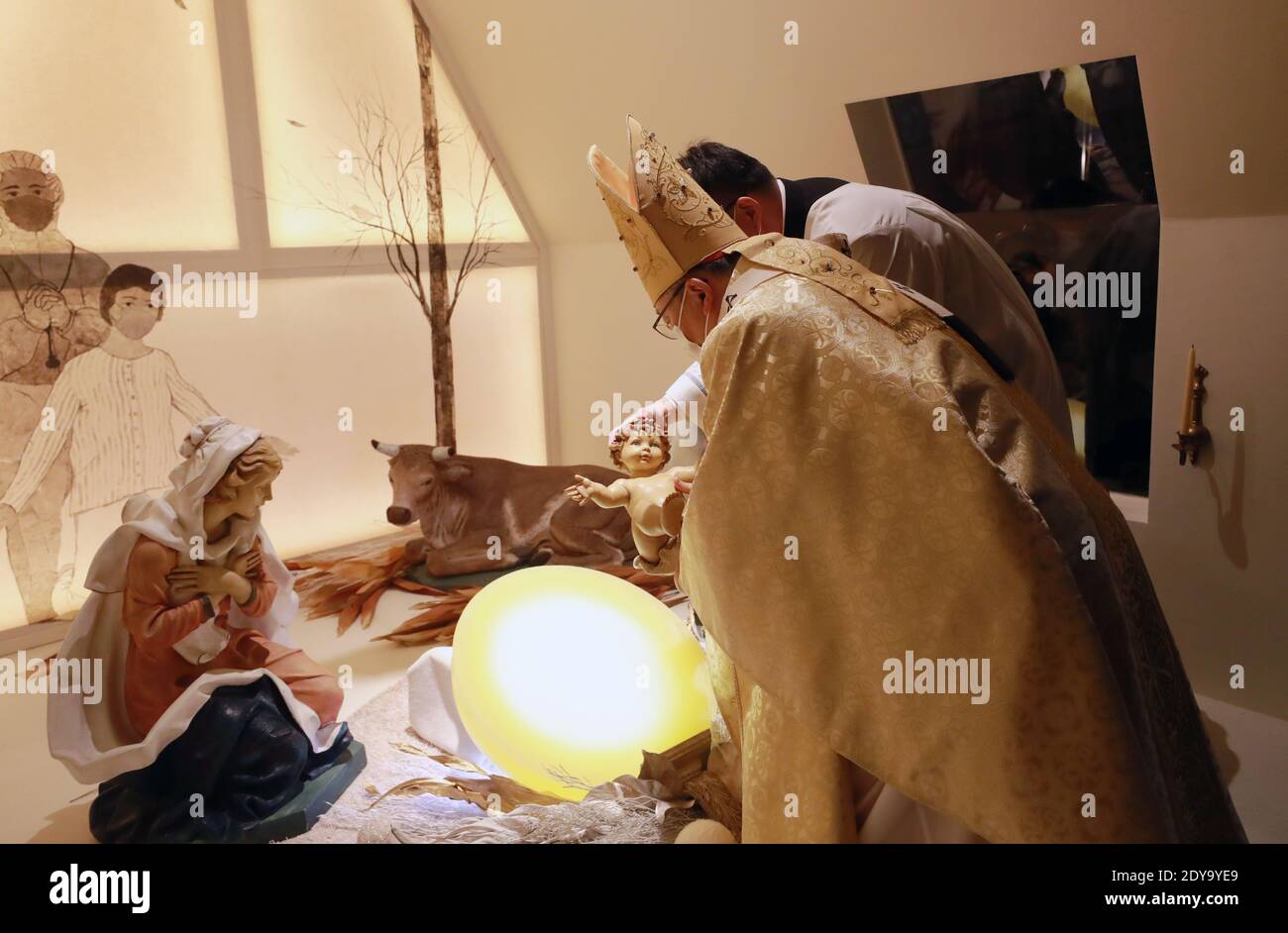 25th Dec, 2020. Placing infant Jesus in Christmas crib South Korean ...