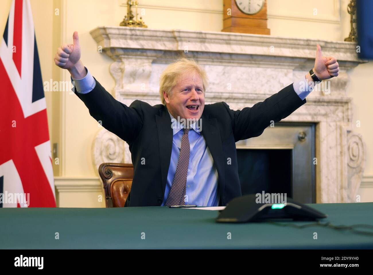 (201225) -- BEIJING, Dec. 25, 2020 (Xinhua) -- British Prime Minister Boris Johnson reacts from 10 Downing Street after Britain and the European Union (EU) reached a deal, in London, Britain, Dec. 24, 2020. Britain and the EU have reached a deal on their post-Brexit trade relations, British media reported here Thursday. (Pippa Fowles/No 10 Downing Street/Handout via Xinhua) Stock Photo