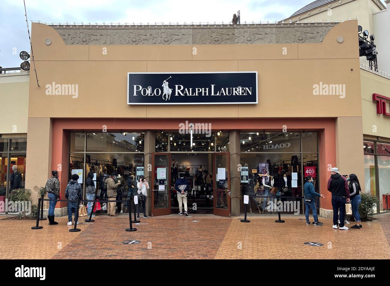 People stand in line outside the Polo Ralph Lauren store the day before  Christmas at the Citadel Outles amid the global coronavirus COVID-19  pandemic Stock Photo - Alamy