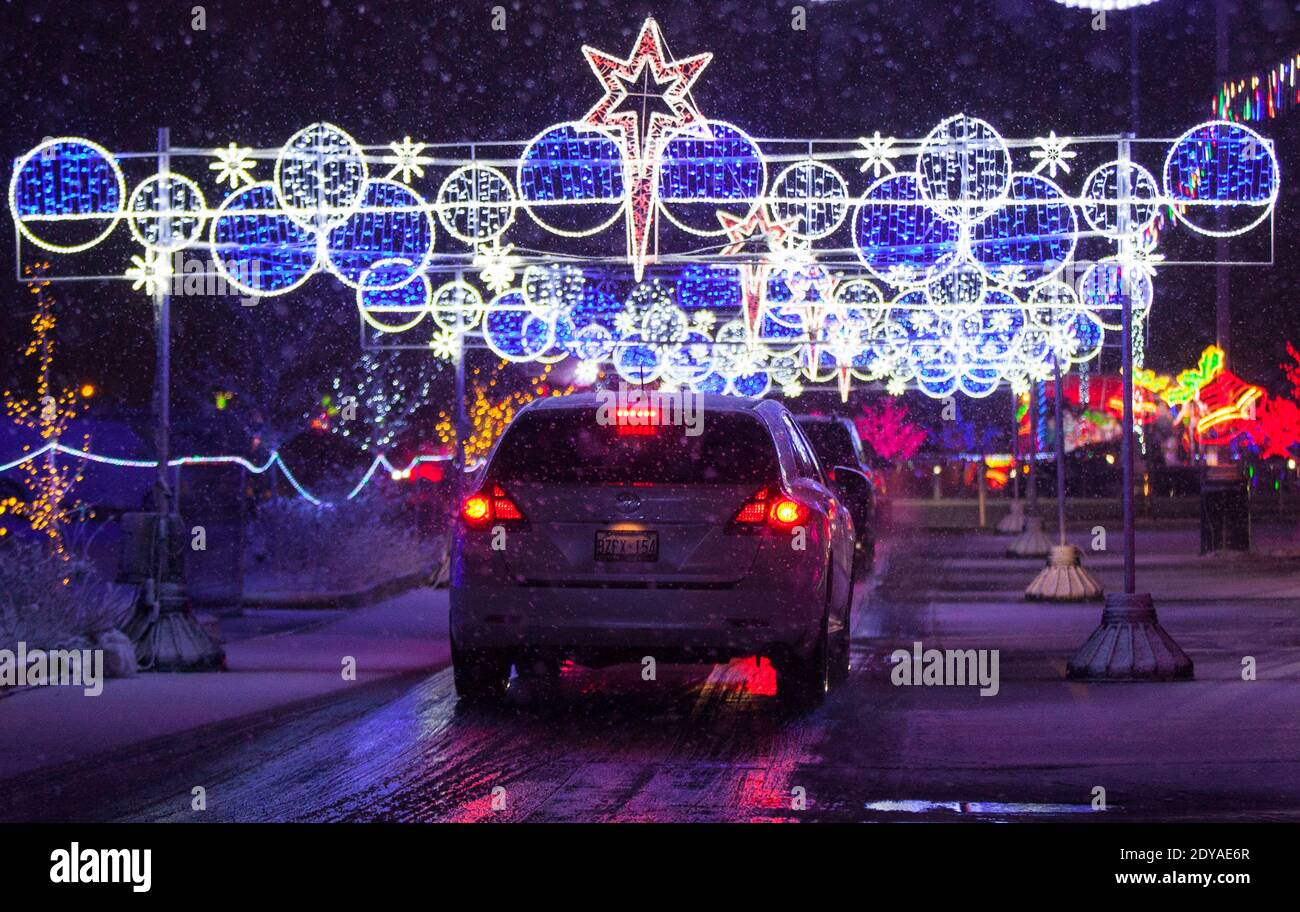 Toronto, Canada. 24th Dec, 2020. People drive their cars to visit a  Christmas-themed light show at Santa's Drive-Thru Village in Toronto, Canada,  Dec. 24, 2020. Many residents in Toronto drove to explore