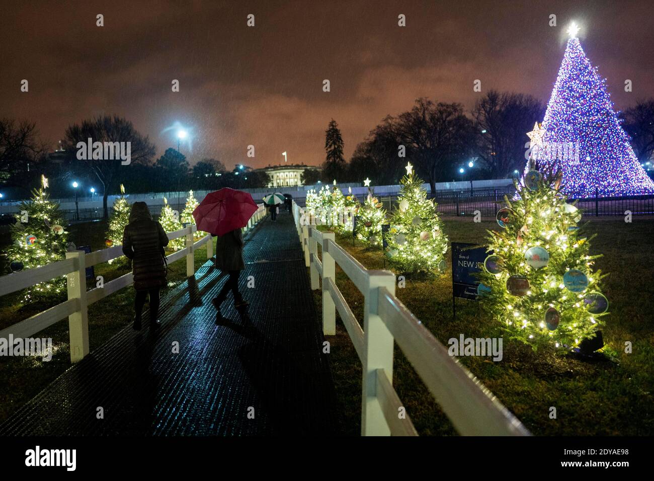 Washington USA. 25th Dec 2020. People visit the National