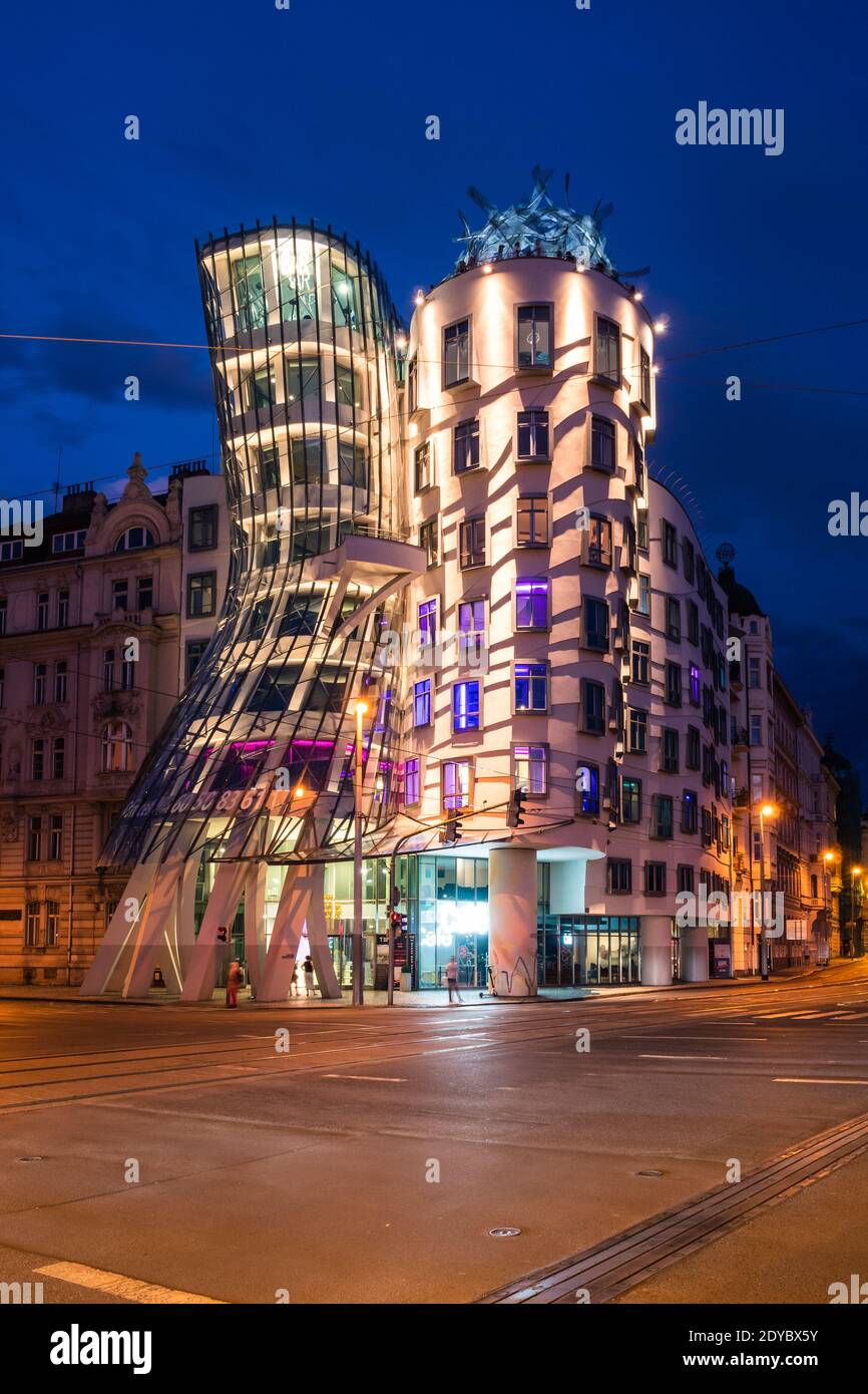 Dancing house hi-res stock photography and images - Alamy