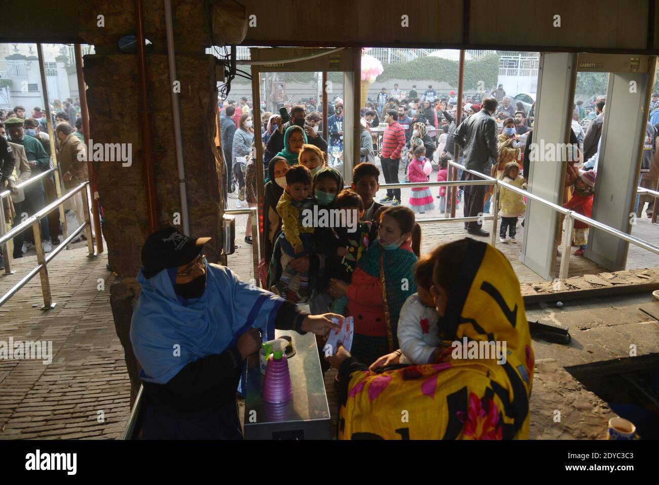 Pakistani large number of Christen people are enjoying at Lahore Zoo after Christmas prayers during the celebrations of Christmas in  Lahore Stock Photo