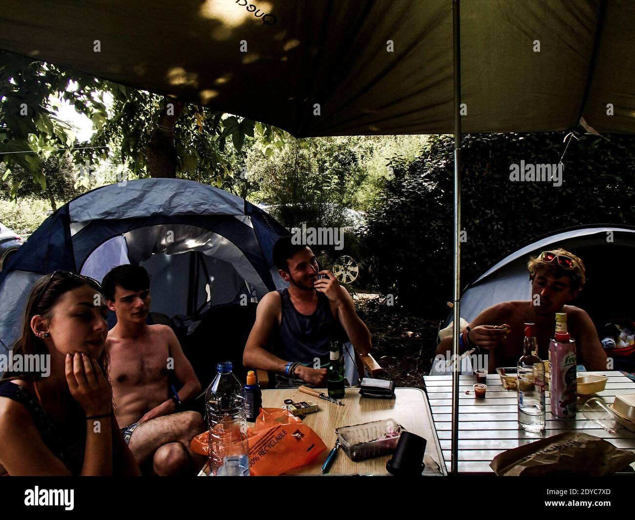 FRA - SOCIETY - 'IF YOU SAW US'  Été 2016, des jeunes bretons passent une semaine de vacance en camping à Mimizan. FRA - SOCIETE - 'SI L'ON NOUS VOYAI Stock Photo