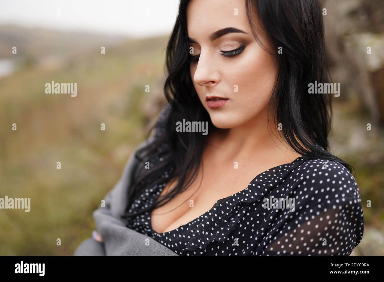 Romantic Autumn Woman Model with black Hair, Fall Fashion Girl Outdoors ...