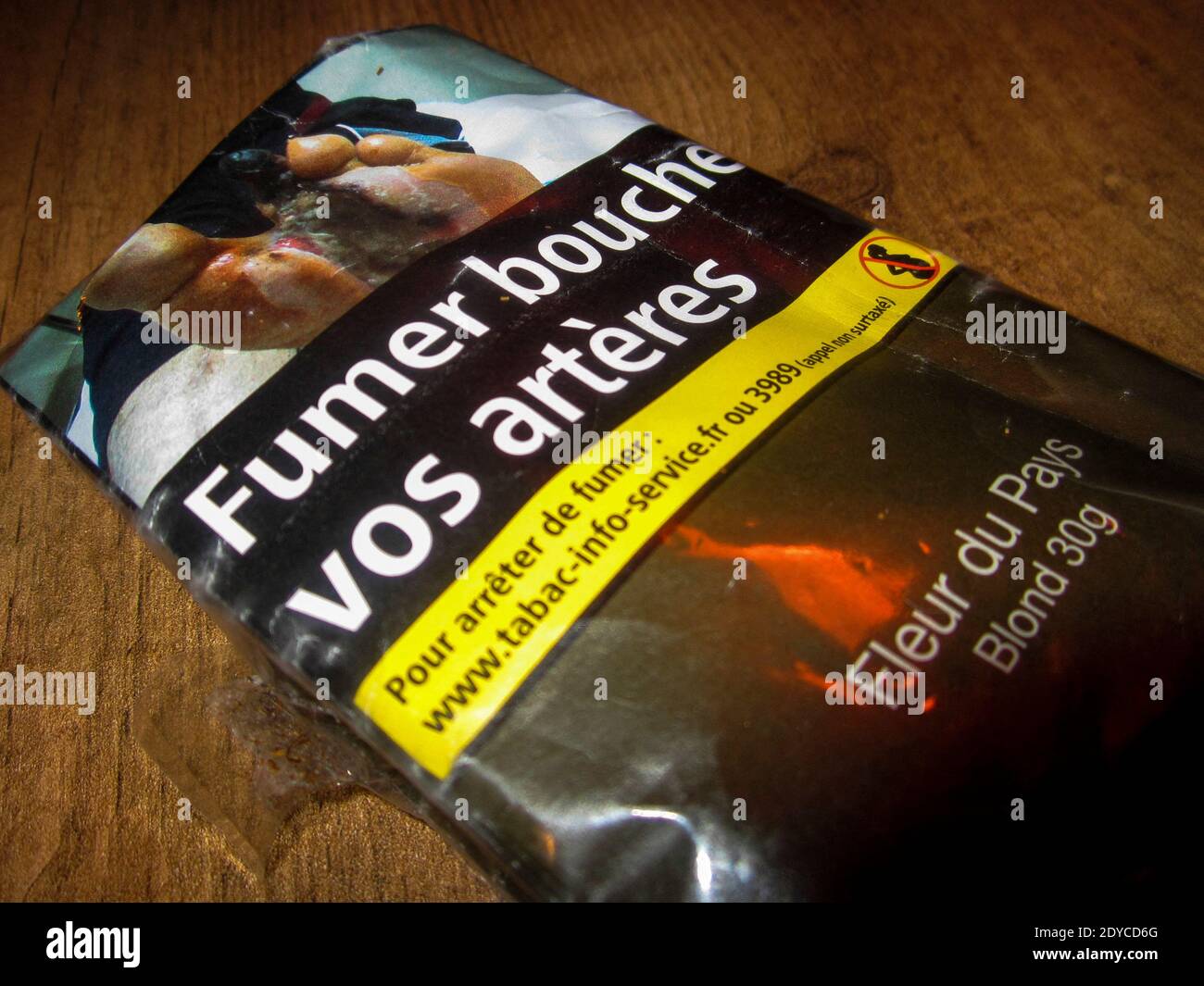 Illustration Daily. Tobacco and neutral packets. Illustration quotidien.  Tabac et paquets neutres Stock Photo - Alamy