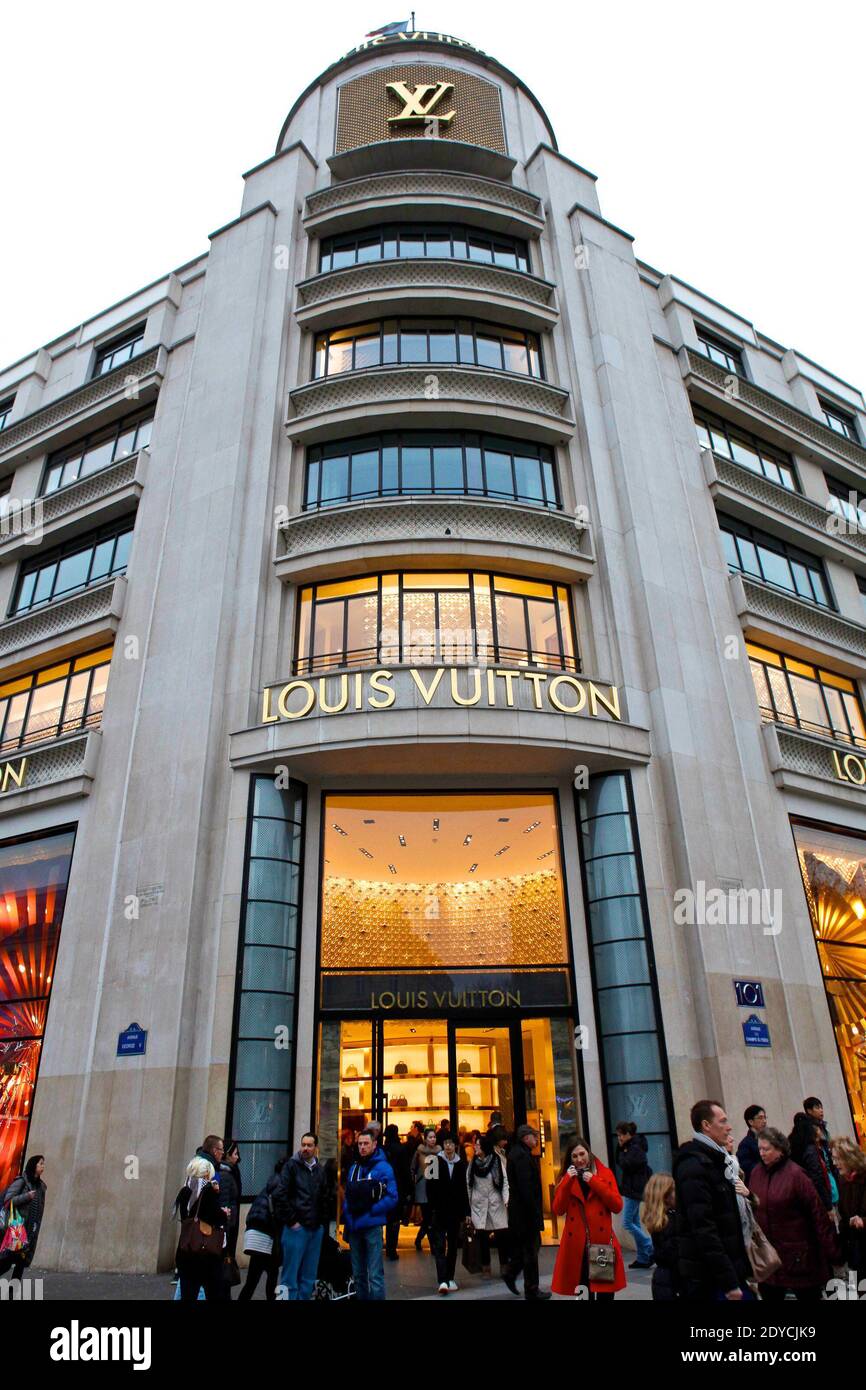 Paris, France - Champs Elysées Paris, Always Amazing Boutique Louis Vuitton  Champs-Elysées Crédit Photo: @sophiesvene Follow us on IG:  @champselysees_paris www.champselysees-paris.com © Paris, Always an Amazing  idea! #paris #parisal