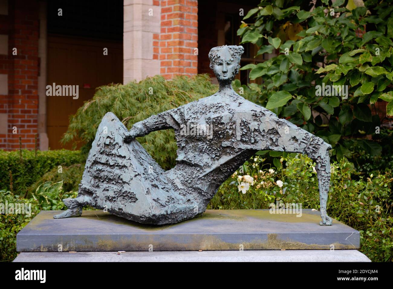 statue artwork in the Garden of Queen's University Belfast Stock Photo