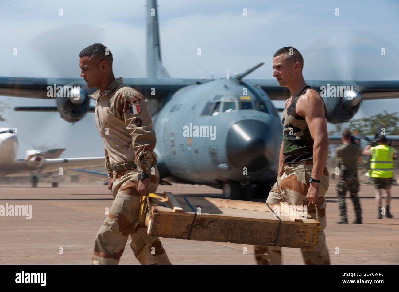 V askerdeki fotoraflari. Картинки на аву bordo bereli. Аскер ярени. Shimmy asker. Аарин аскер.