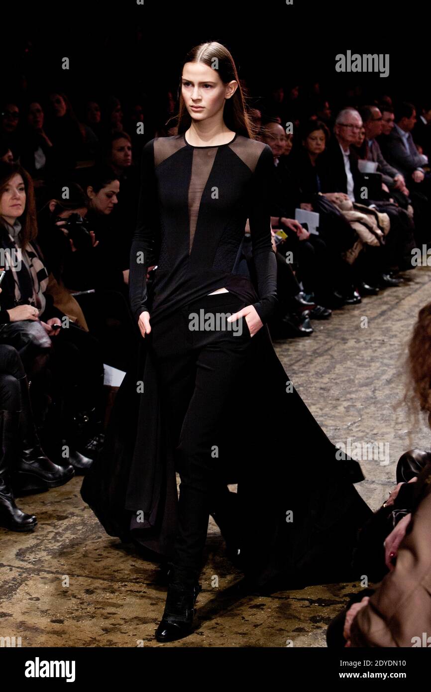 A model walks the runway at the Donna Karan Fall 2013 show during  Mercedes-Benz fashion week in New York City, NY, USA, on February 11, 2013.  Photo by ABACAPRESS.COM Stock Photo - Alamy